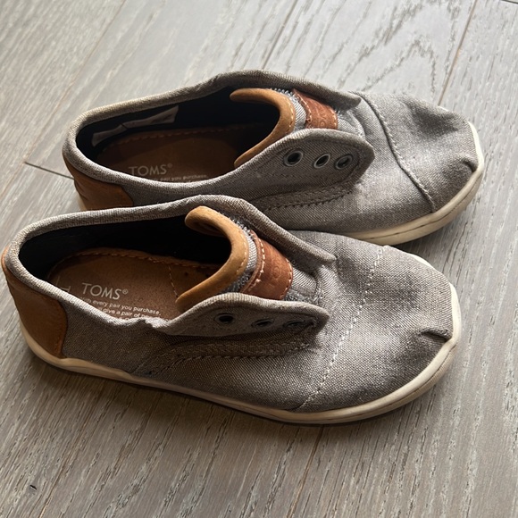 Toms - toddler size - Picture 4 of 6